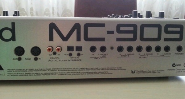 Roland MC-909 - Sampler Workstation Sintetizador Drummaschine - Synthesizer