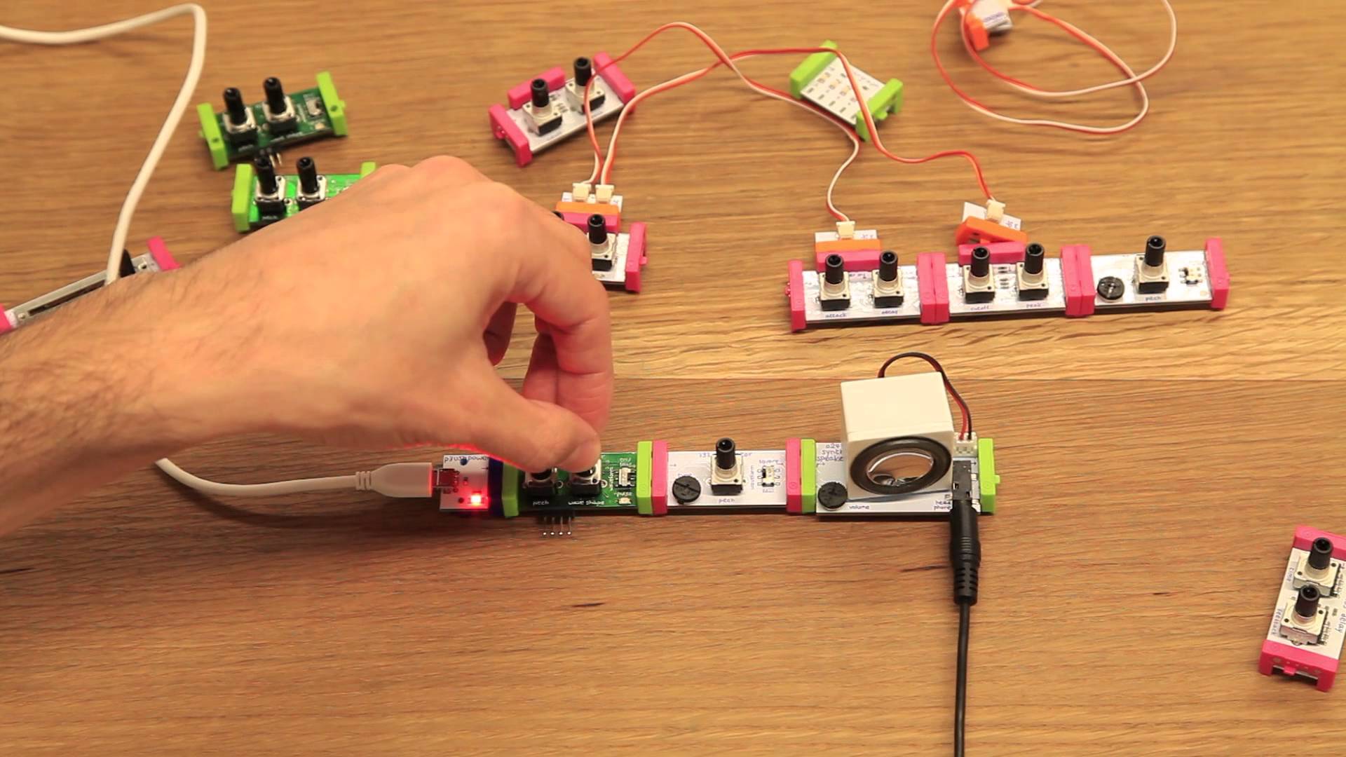 ¿Quieres un LFO para Korg littleBits? Pues vótalo...
