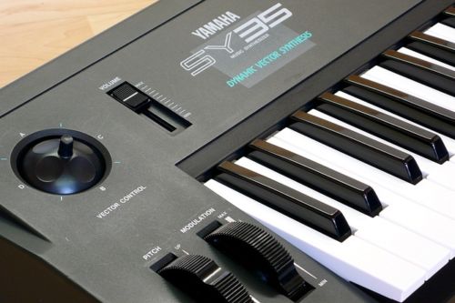 Teclado sintetizador Yamaha SY35 -sin apenas uso