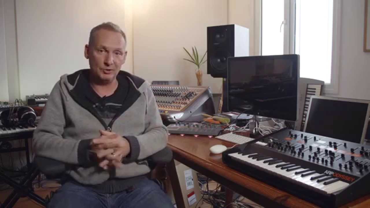 ARP Odyssey en las manos de Paul Hartnoll (Orbital)